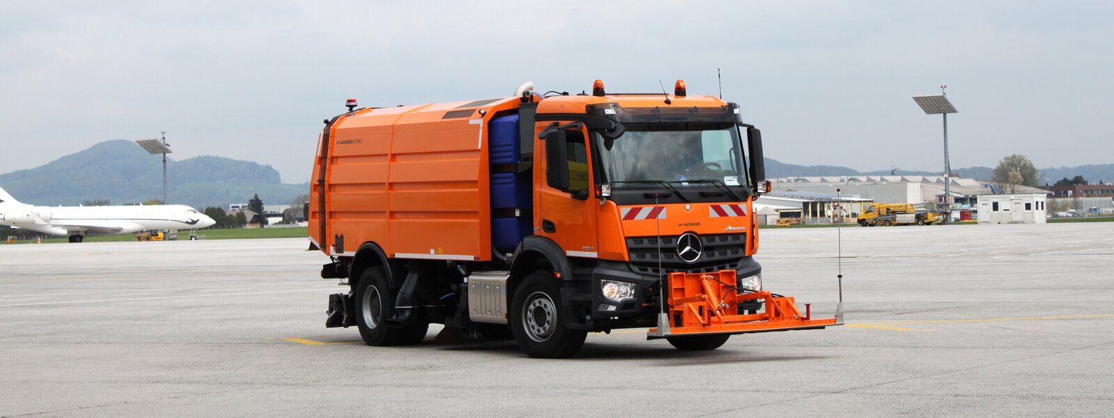 Sweepers | AS 990 / ASC 990 | Aebi Schmidt Group